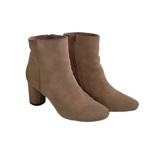 Banana Republic Tan Suede Block Heel Rounded Toe Ankle Booties Women’s size 8.5